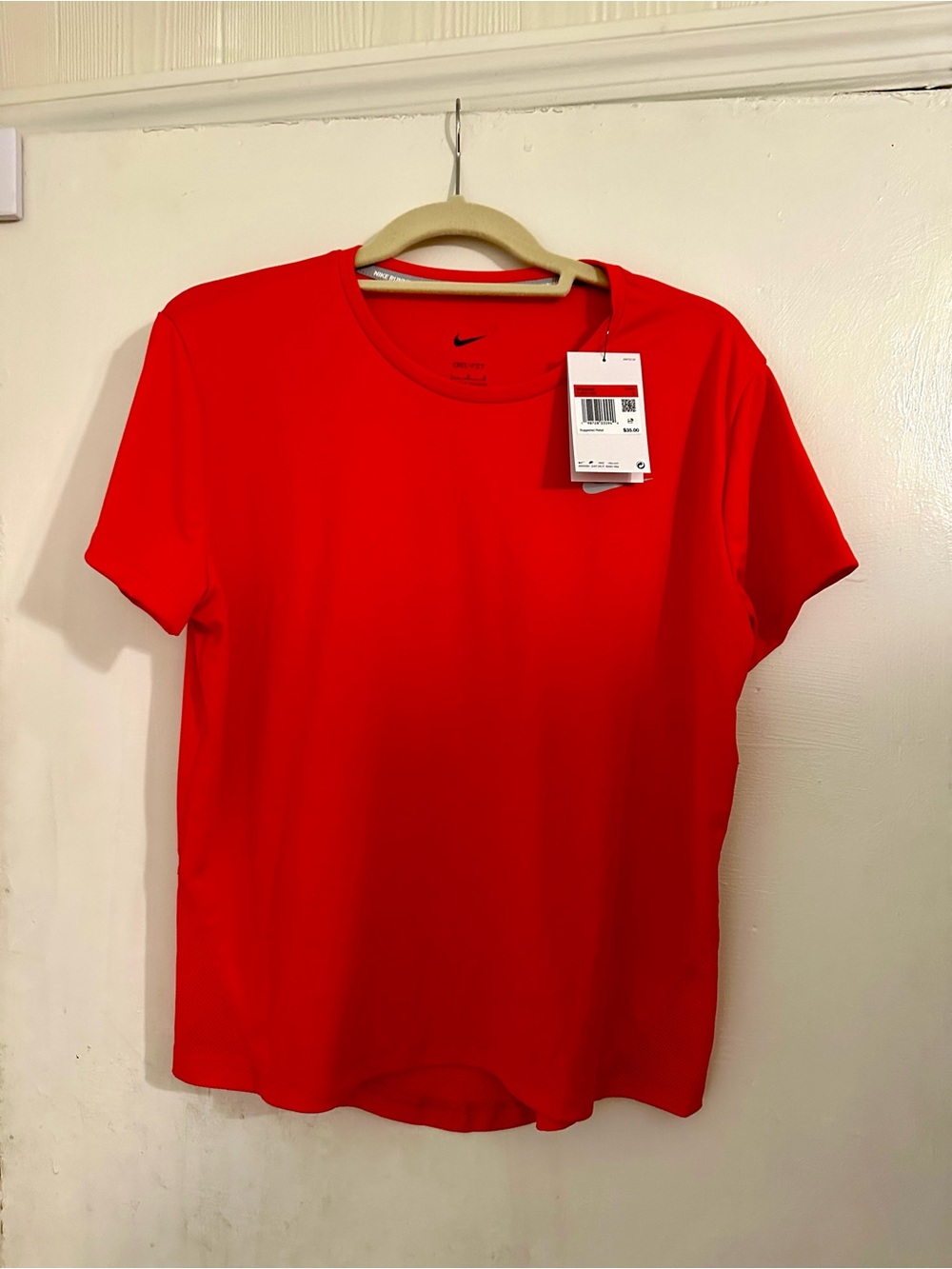 NWT Nike Miler Women’s  running shirt size large